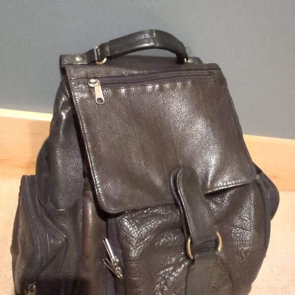 Boulder Ridge Leather Backpack - Picture 7 of 16